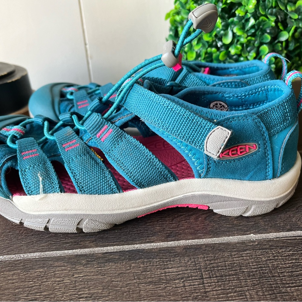 KEEN Newport H2 Closed Toe Water Shoe Size 5 Pink Dark Teal - Picture 10 of 13